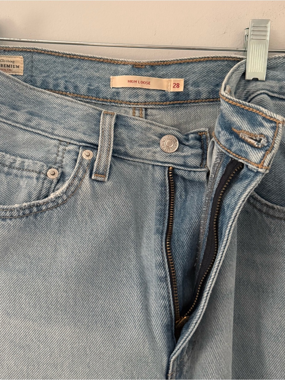 Levi's Light Wash Wide-Leg High Loose Rise Jeans - Picture 7 of 7